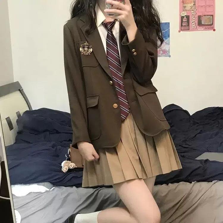 ?定番スクールコスチューム&star;制服セット?シャツからスカートまでセットになったお得な4点セットです??胸元のワッペンやネクタイのデザインなど細かいところまでこだわっています? サイズS